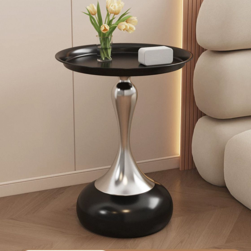 Kafijas galdiņš itāļu stilā ar izliektu siluetu, metāla konstrukcija, pārvietojams, mūsdienīgs mājas interjers, Jaunais ķīniešu stils