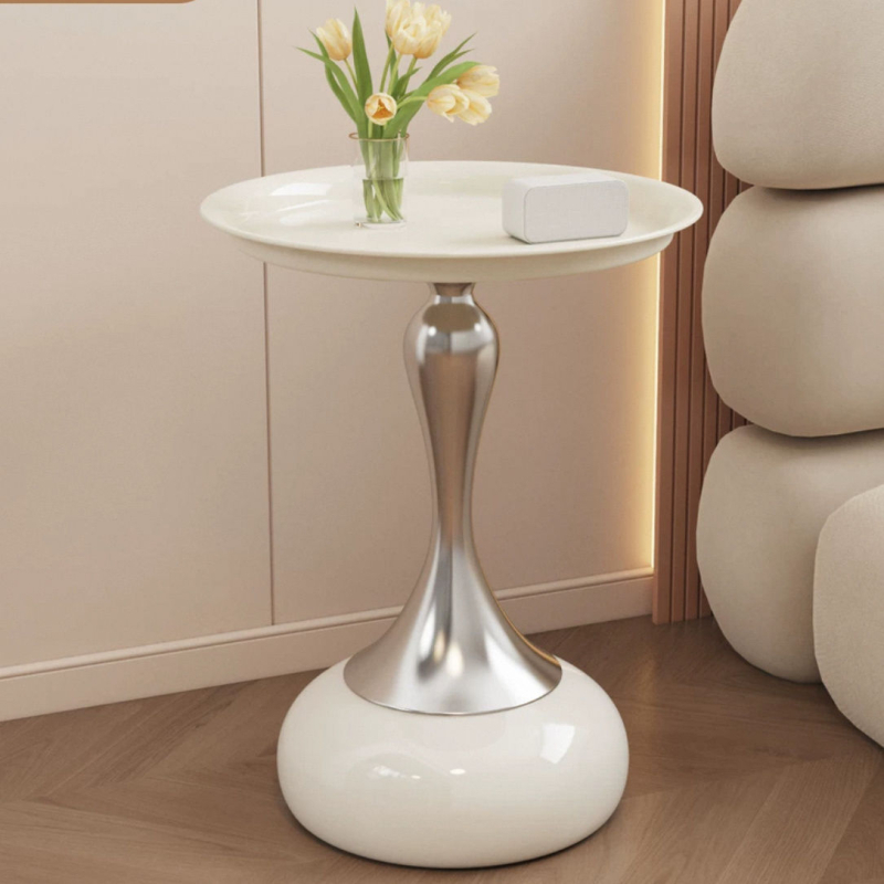 Kafijas galdiņš itāļu stilā ar izliektu siluetu, metāla konstrukcija, pārvietojams, mūsdienīgs mājas interjers, Jaunais ķīniešu stils