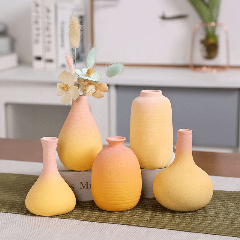 Porcelāna vāze – matēts gradienta apdare, nordiskais moderns stils, kartona iepakojums