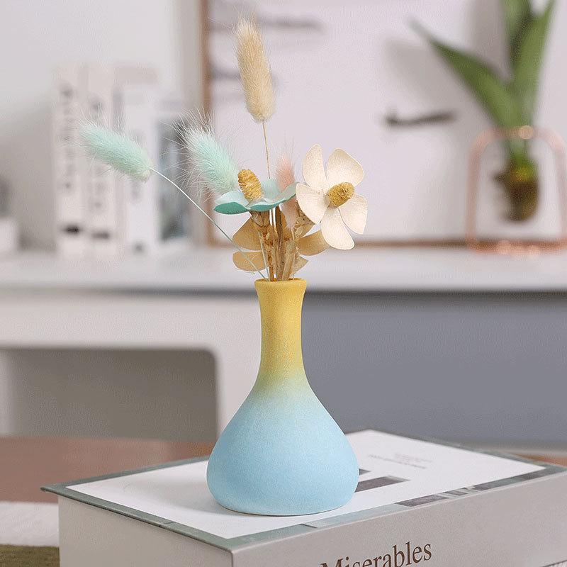 Porcelāna vāze – matēts gradienta apdare, nordiskais moderns stils, kartona iepakojums