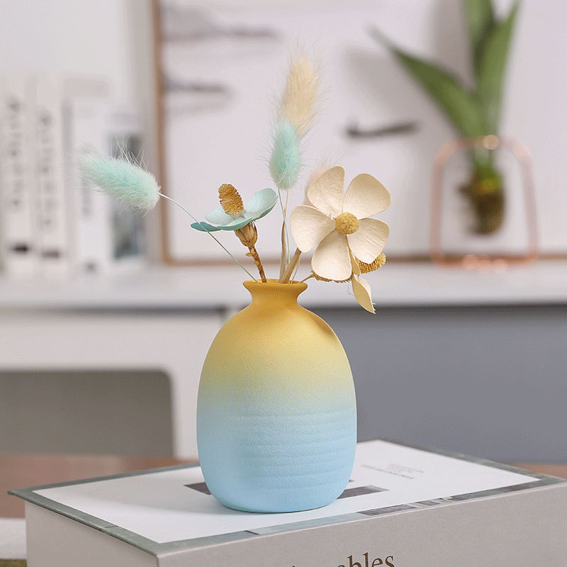 Porcelāna vāze – matēts gradienta apdare, nordiskais moderns stils, kartona iepakojums