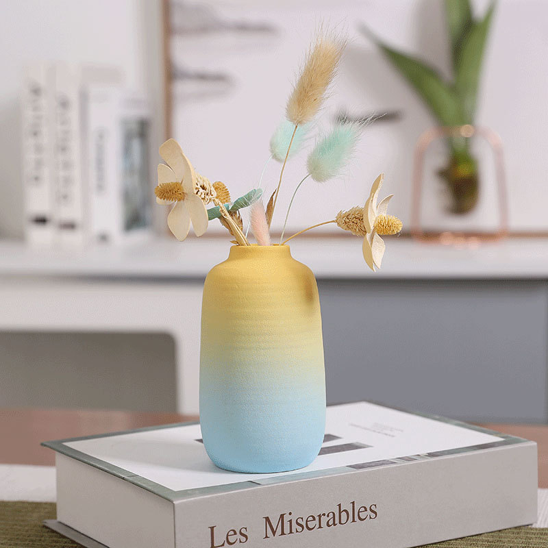Porcelāna vāze – matēts gradienta apdare, nordiskais moderns stils, kartona iepakojums