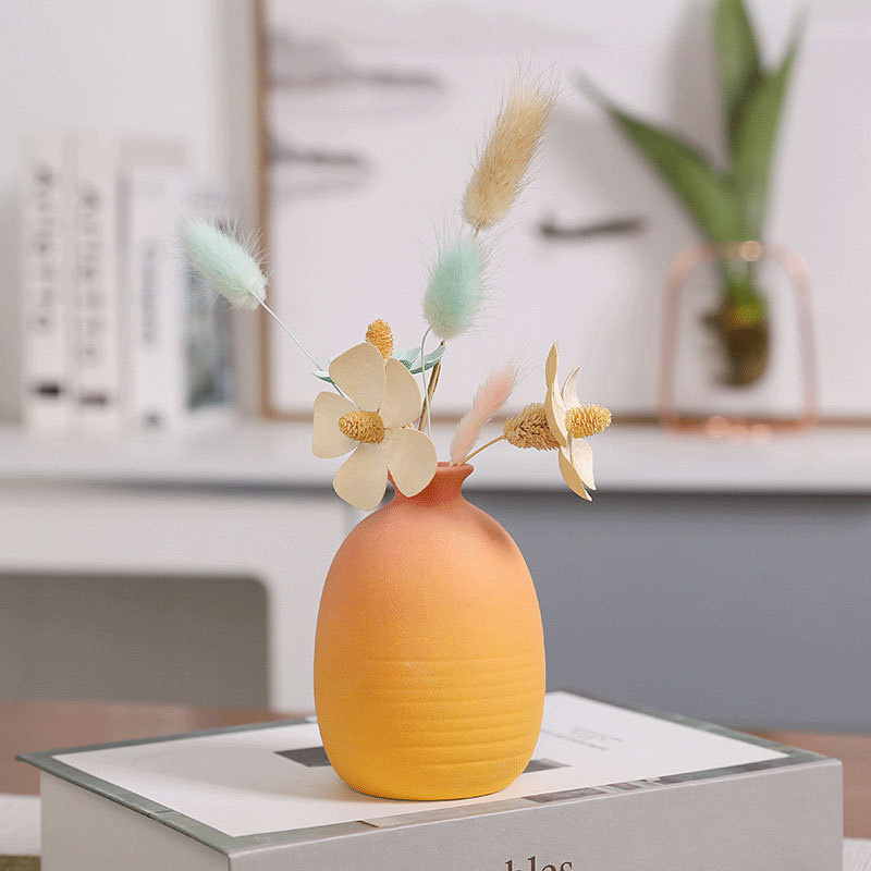 Porcelāna vāze – matēts gradienta apdare, nordiskais moderns stils, kartona iepakojums