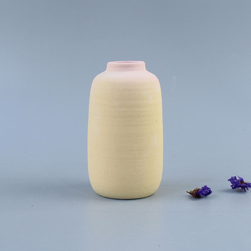 Porcelāna vāze – matēts gradienta apdare, nordiskais moderns stils, kartona iepakojums