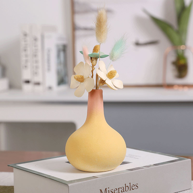 Porcelāna vāze – matēts gradienta apdare, nordiskais moderns stils, kartona iepakojums