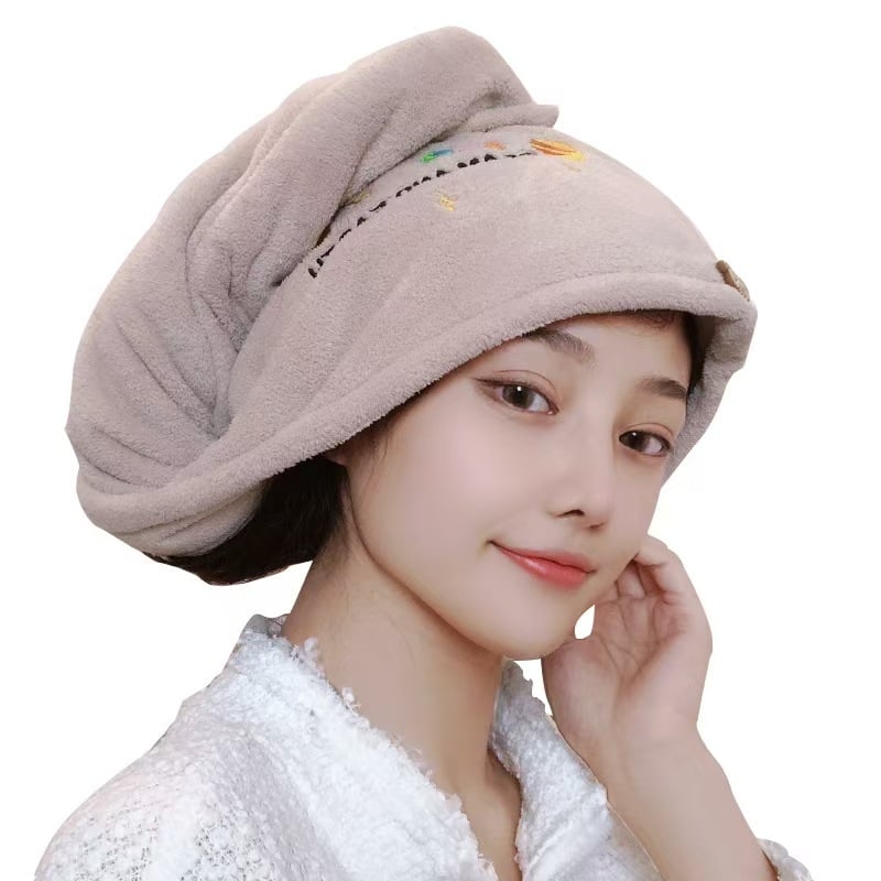 Korāla flīša izšūta dušas cepure matu žāvešanai sievietēm; svars 80–99 g; 21 diegs; šūta