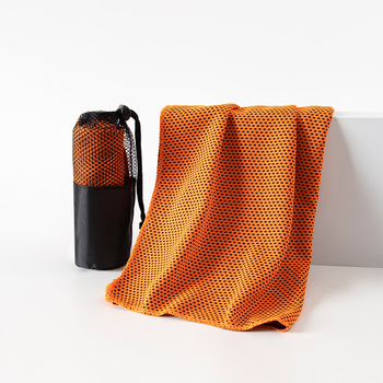 Fitnesz sport törölköző - hűsítő, nedvszívó, gyorsan száradó; poliészter, AB szál, sima szövés, 130 g/m² (polyester; AB yarn; plain weave; 130 g/m²)