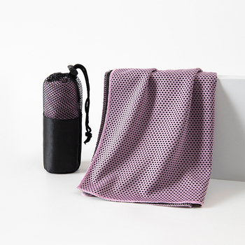 Fitnesz sport törölköző - hűsítő, nedvszívó, gyorsan száradó; poliészter, AB szál, sima szövés, 130 g/m² (polyester; AB yarn; plain weave; 130 g/m²)