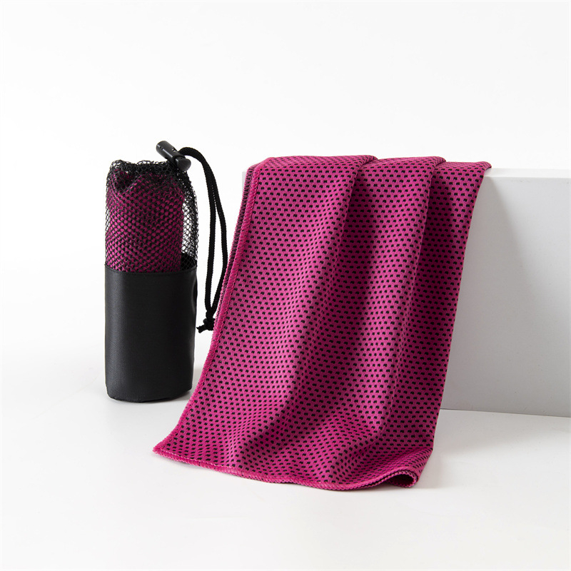 Fitnesz sport törölköző - hűsítő, nedvszívó, gyorsan száradó; poliészter, AB szál, sima szövés, 130 g/m² (polyester; AB yarn; plain weave; 130 g/m²)