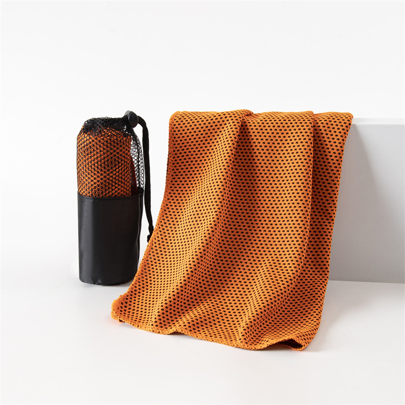 Fitnesz sport törölköző - hűsítő, nedvszívó, gyorsan száradó; poliészter, AB szál, sima szövés, 130 g/m² (polyester; AB yarn; plain weave; 130 g/m²)