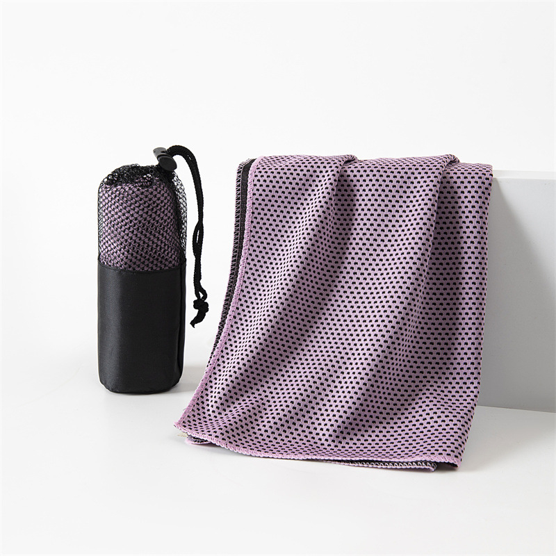 Fitnesz sport törölköző - hűsítő, nedvszívó, gyorsan száradó; poliészter, AB szál, sima szövés, 130 g/m² (polyester; AB yarn; plain weave; 130 g/m²)