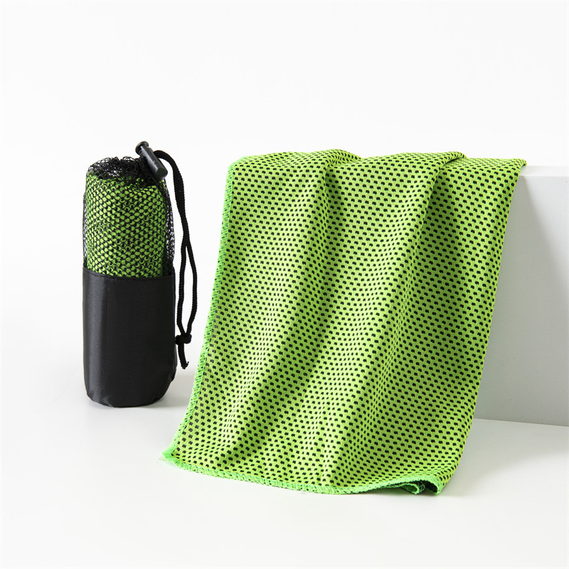 Fitnesz sport törölköző - hűsítő, nedvszívó, gyorsan száradó; poliészter, AB szál, sima szövés, 130 g/m² (polyester; AB yarn; plain weave; 130 g/m²)