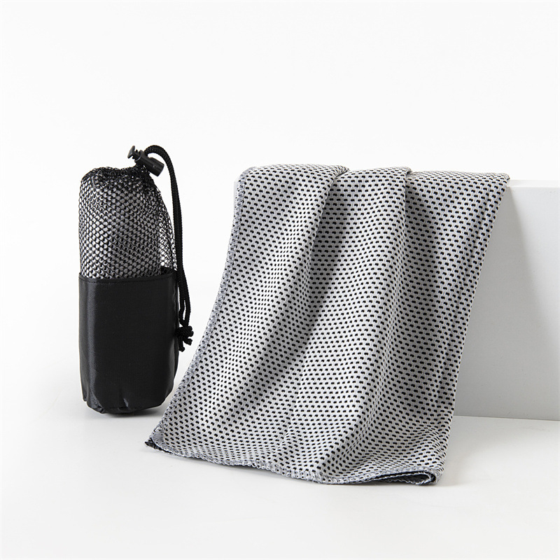 Fitnesz sport törölköző - hűsítő, nedvszívó, gyorsan száradó; poliészter, AB szál, sima szövés, 130 g/m² (polyester; AB yarn; plain weave; 130 g/m²)