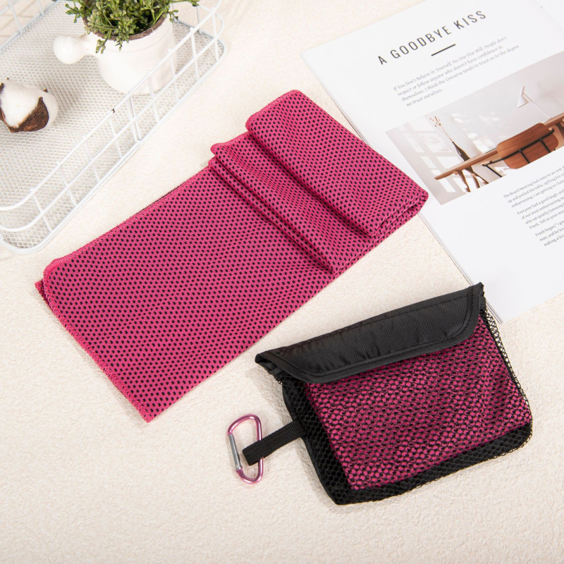 Sporttörölköző hűtő funkcióval, poliészter, gyors száradás, vízfelvétel 0–5 s, 130 g/m²