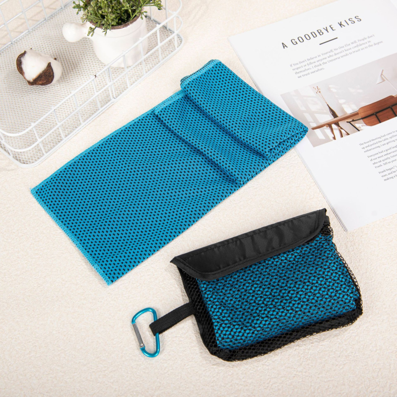 Sporttörölköző hűtő funkcióval, poliészter, gyors száradás, vízfelvétel 0–5 s, 130 g/m²