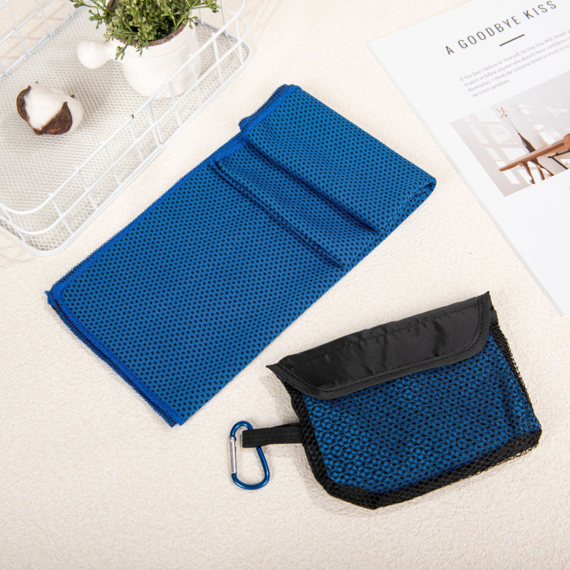 Sporttörölköző hűtő funkcióval, poliészter, gyors száradás, vízfelvétel 0–5 s, 130 g/m²