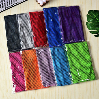 Holy One sport törölköző, poliészter anyag, hűtő és gyors száradás, nyomtatott logó, testre szabható.