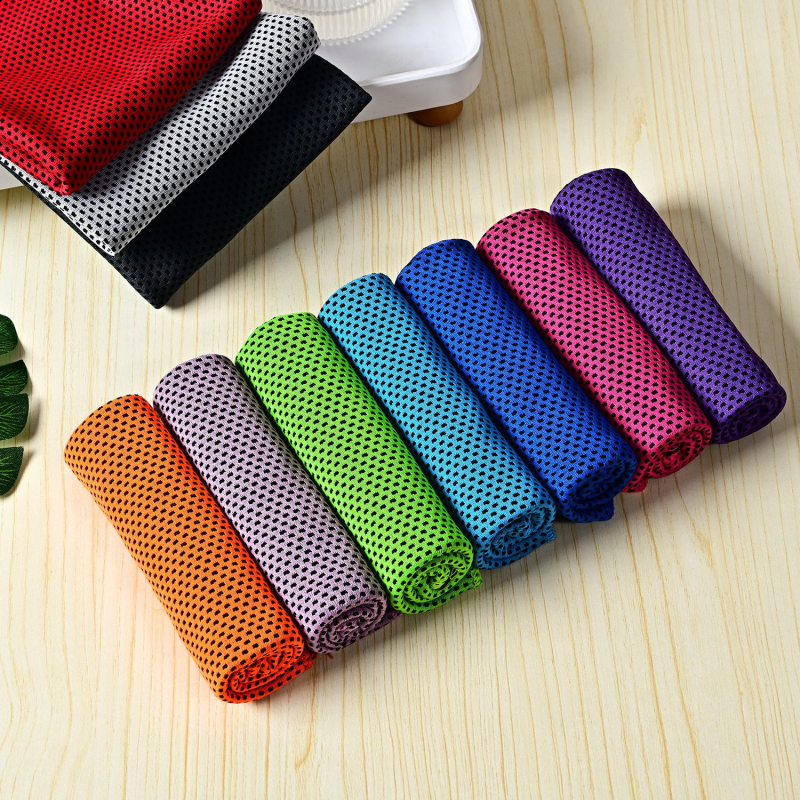 Holy One sport törölköző, poliészter anyag, hűtő és gyors száradás, nyomtatott logó, testre szabható.