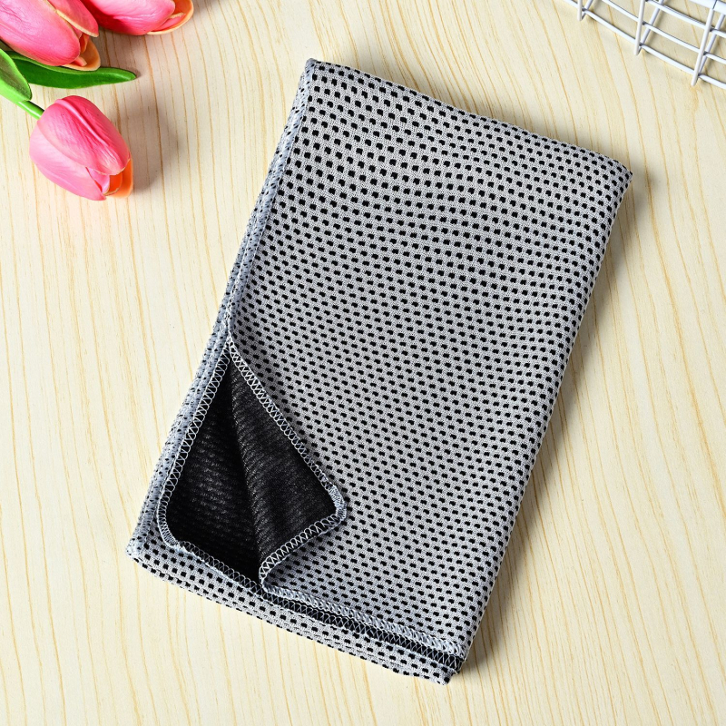 Holy One sport törölköző, poliészter anyag, hűtő és gyors száradás, nyomtatott logó, testre szabható.