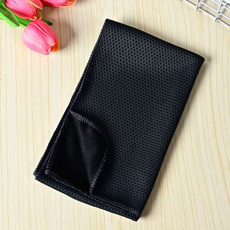 Holy One sport törölköző, poliészter anyag, hűtő és gyors száradás, nyomtatott logó, testre szabható.