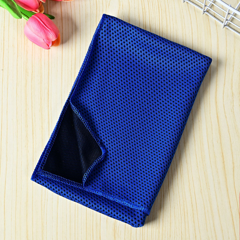 Holy One sport törölköző, poliészter anyag, hűtő és gyors száradás, nyomtatott logó, testre szabható.