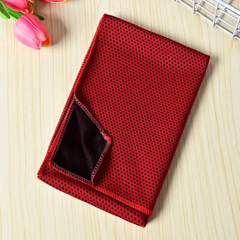 Holy One sport törölköző, poliészter anyag, hűtő és gyors száradás, nyomtatott logó, testre szabható.