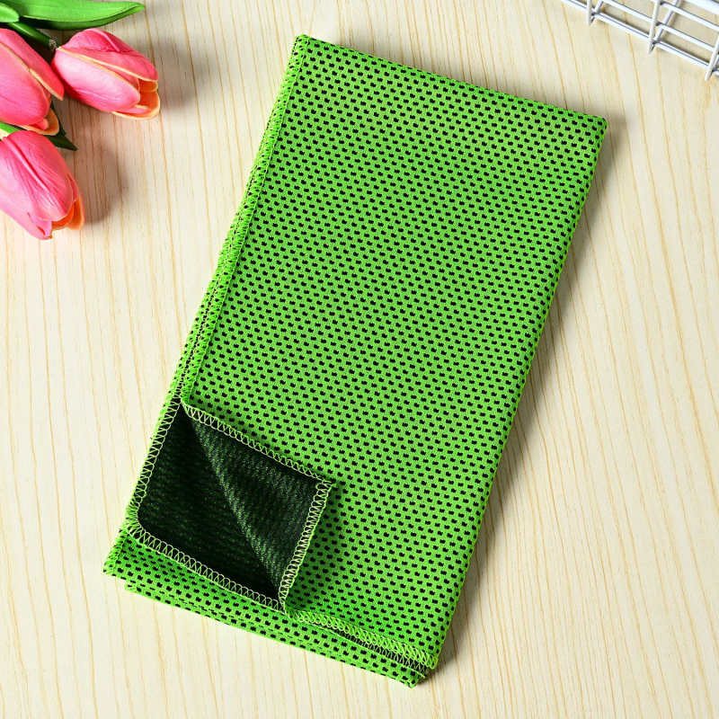 Holy One sport törölköző, poliészter anyag, hűtő és gyors száradás, nyomtatott logó, testre szabható.