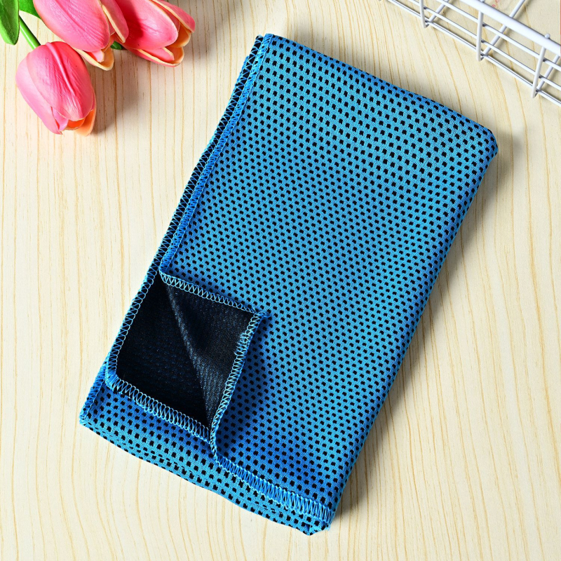 Holy One sport törölköző, poliészter anyag, hűtő és gyors száradás, nyomtatott logó, testre szabható.