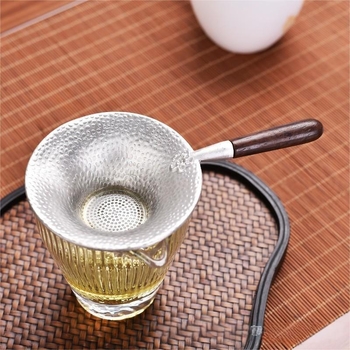 Japāņu stilā tējas filtrs ar koka rokturi no tin metāla