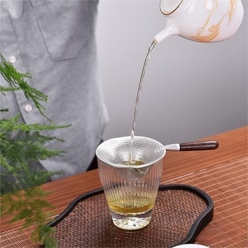 Japāņu stilā tējas filtrs ar koka rokturi no tin metāla