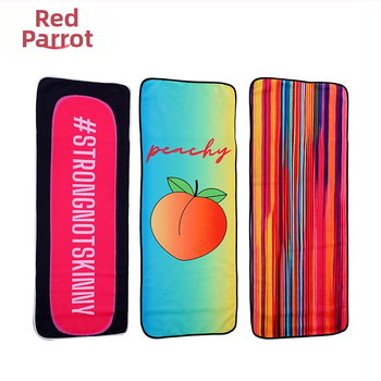 Nyomtatott logóval ellátott sporttörölköző, testreszabható, pamut-poliészter keverék, 450 g tömeg, vízfelvétel 0–5 s