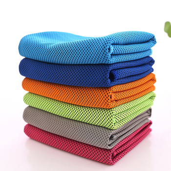 Hűsítő sporttörölköző, gyorsan száradó, 60 g, Jacquard pamut, logó nyomtatás elérhető