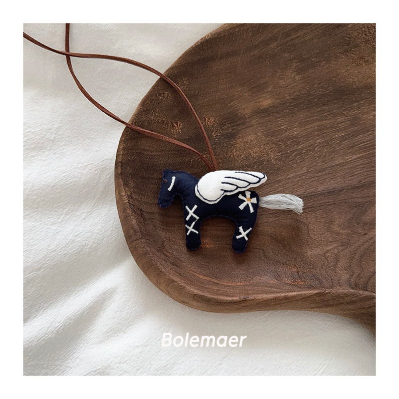 Kézzel készített textil nyaklánc gyerekeknek, gyerek alakú, egyedi csomagolás, 2025 téli megjelenés