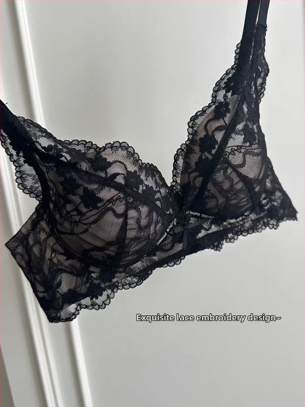 Bezvadu franču stila mežģīņu push-up krūšturis ar formētām kupām — augšējā daļa plāna, apakšējā daļa bieza; neilona audums ar spandeksa pildījumu; elpojošs; aizmugurē trīs rindu aizdare