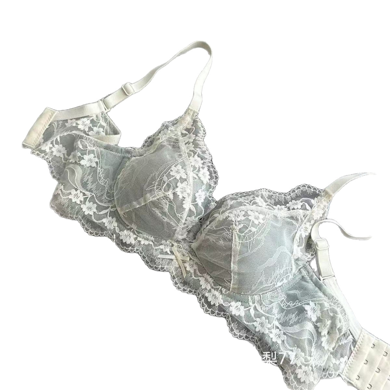 Bezvadu franču stila mežģīņu push-up krūšturis ar formētām kupām — augšējā daļa plāna, apakšējā daļa bieza; neilona audums ar spandeksa pildījumu; elpojošs; aizmugurē trīs rindu aizdare