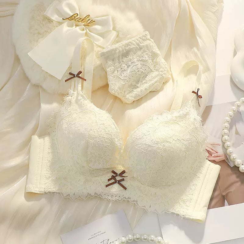 Nailona bezvadu krūštis mazām krūtīm – 3/4 kauss, biezas veidotas kupas, regulējams, augšējā atbalsts, aizmugurē četrrindu aizdare, fiksētas dubultās siksnas