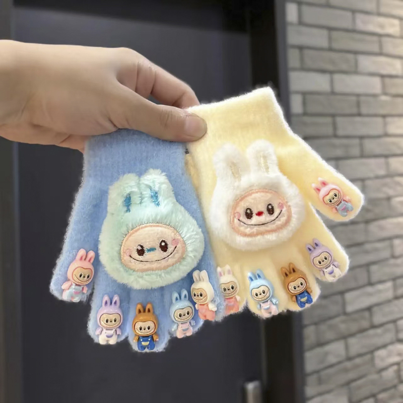 Karikatūras raksts ar atdalītiem pirkstiem skārienjutīgo ekrānu cimdi, silti adīti cimdi no imitētās kažokādas materiāla, vīriešiem un zēniem 3–10 gadi, ziema–rudens