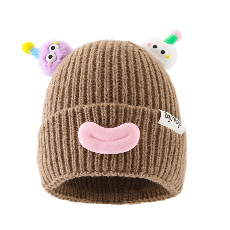 Kötött baba sapka fülvédővel, aranyos csápokkal és bolyhos pomponokkal, cartoon mosolygó arc, meleg akril szálból, 0–12 hónapos korosztály, téli 2025