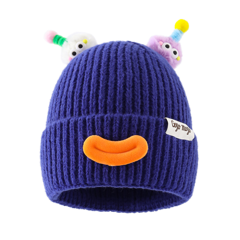 Kötött baba sapka fülvédővel, aranyos csápokkal és bolyhos pomponokkal, cartoon mosolygó arc, meleg akril szálból, 0–12 hónapos korosztály, téli 2025