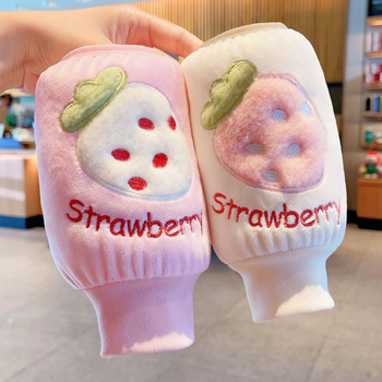 Bērnu velūra aizsargšūnas uz piedurknēm pret netīrumiem rudens-ziemas-pavasara sezonai, vecuma grupa 3–13 gadi, augļu karikatūras raksts