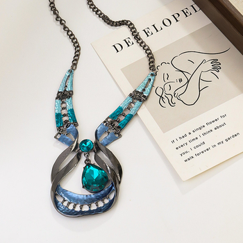 Set colier și cercei cu pandantiv în formă de lacrimă (Material: aliaj; Material pandantiv: aliaj; Lanț: lanț normal; Stil: formă de lacrimă; Greutate: 55 g)