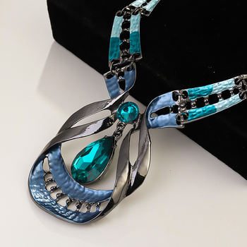 Set colier și cercei cu pandantiv în formă de lacrimă (Material: aliaj; Material pandantiv: aliaj; Lanț: lanț normal; Stil: formă de lacrimă; Greutate: 55 g)