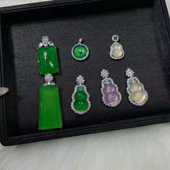 Pakabukas su kalcedonu: natūralus ledo kalcedonas, kriaušės formos, įlaidinimas, Si2 skaidrumas