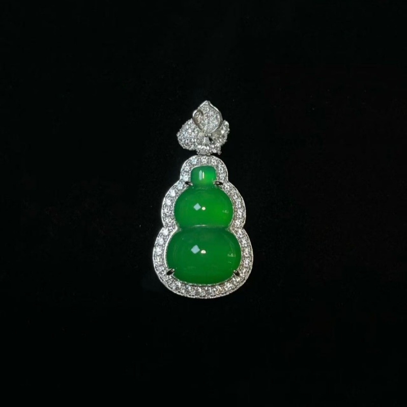 Pakabukas su kalcedonu: natūralus ledo kalcedonas, kriaušės formos, įlaidinimas, Si2 skaidrumas