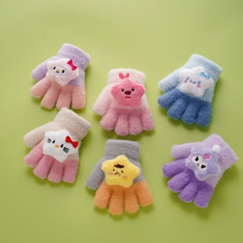 Bērnu adīti piecpirkstu cimdi rudens–ziemas sezonai – karikatūru raksts, silti, universāli, bērniem