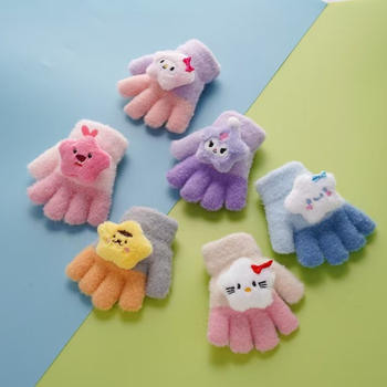 Bērnu adīti piecpirkstu cimdi rudens–ziemas sezonai – karikatūru raksts, silti, universāli, bērniem