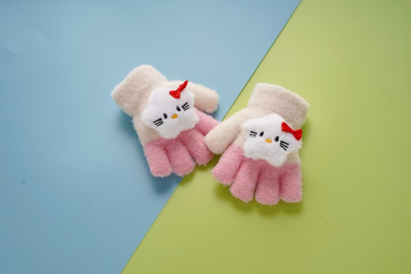 Bērnu adīti piecpirkstu cimdi rudens–ziemas sezonai – karikatūru raksts, silti, universāli, bērniem