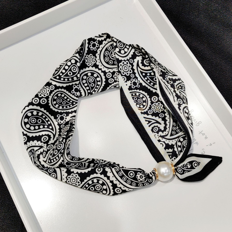 Vuneni kvadratni šal s magnetskim zatvaračem i perlenskim detaljem, francuski stil lagani luksuz za vrat i dekolte, svestran dodatak, ljeto 2025