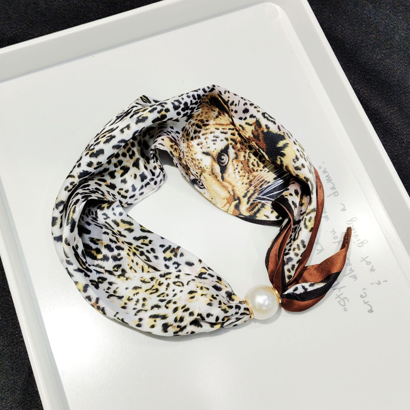 Vuneni kvadratni šal s magnetskim zatvaračem i perlenskim detaljem, francuski stil lagani luksuz za vrat i dekolte, svestran dodatak, ljeto 2025