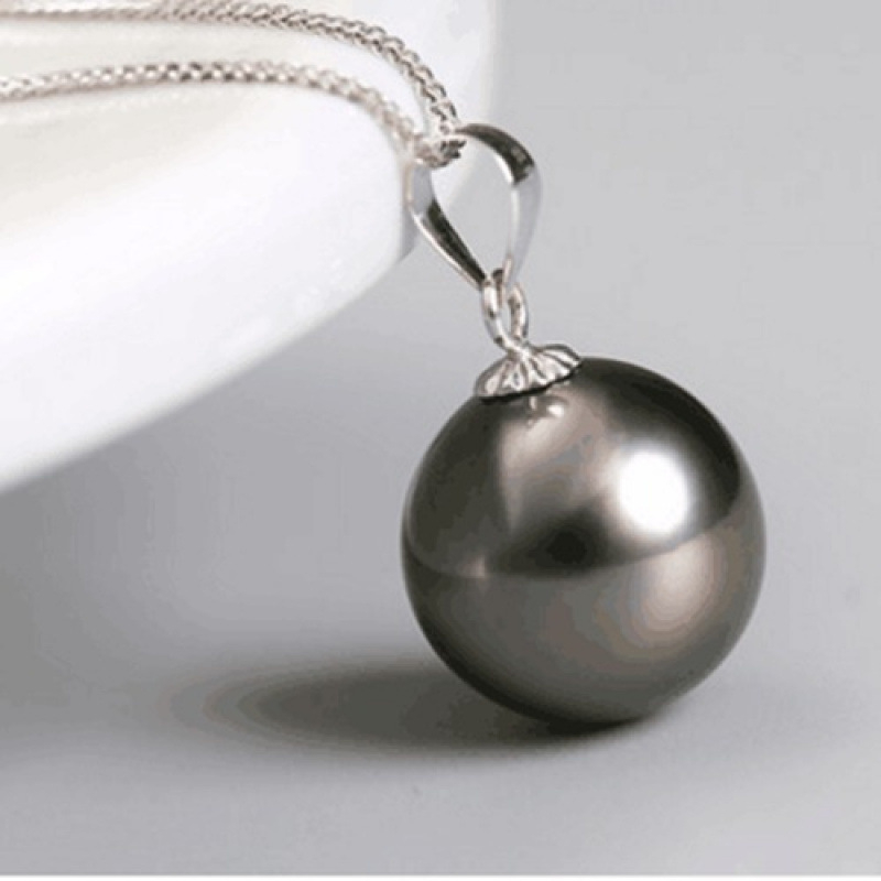 Ogrlica s privjeskom od slatkovodnih bisera, srebro 925, ručna izrada, unisex, zimsko izdanje 2022